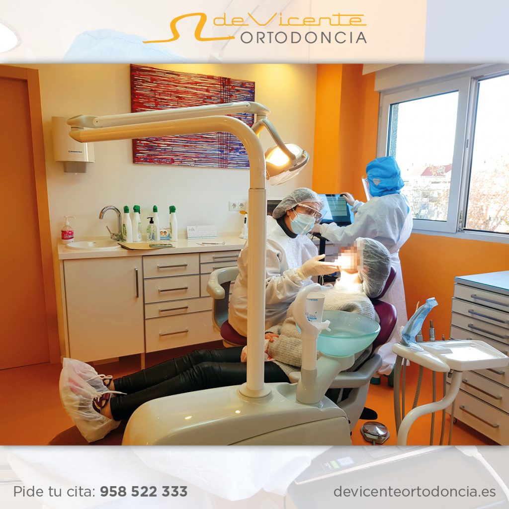 clínica dental en Granada con la doctora De Vicente Ortodoncia